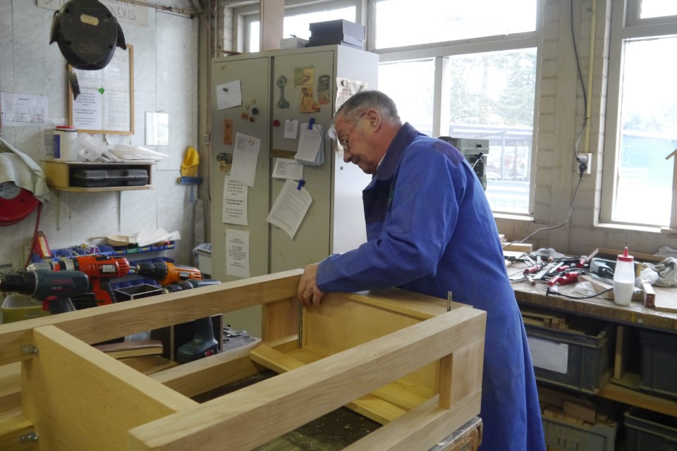 Hobbycentrum de Dorpswerkplaats Nuenen Zelf meubels of houten speelgoed maken?